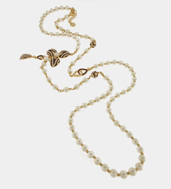 Collana in Metallo con perle e fiore bianco e nere — collezione aurora caprese