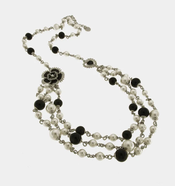 Collana in Metallo multifilo con perle e fiore nero — collezione aurora caprese