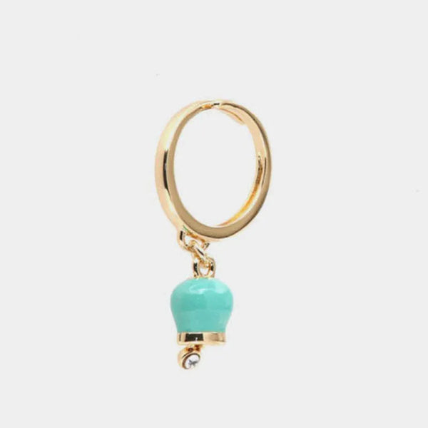 Anello in Metallo con campanella portafortuna pendente, impreziosita da smalto verde e punto luce — collezione tragara