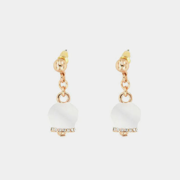 Orecchini in Metallo con campanella portafortuna pendente, impreziosita da smalto bianco e cristalli — collezione tragara