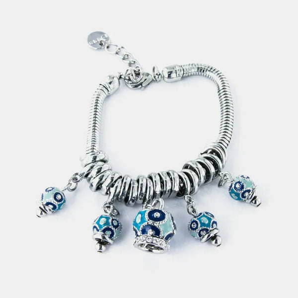 Bracciale in Metallo multiciondoli pendenti con campanelle azzurre e cristalli luminosi — collezione via camerelle