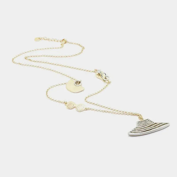 Collana in Metallo  lunga con pendente cappello estivo bicolore — collezione via camerelle